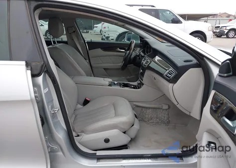 2012 Mercedes-Benz Cls 550 z USA, uszkodzony, nr VIN WDDLJ7DB8CA016787